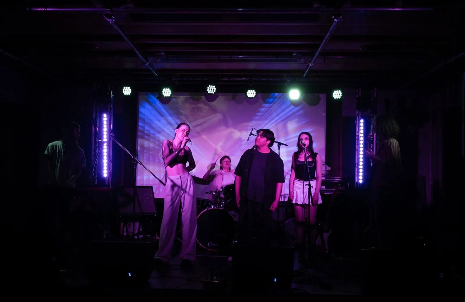 Massey singing sound 2 gig April 2025 4 Meg Hunter Music